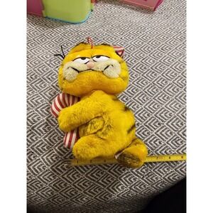 Vintage Garfield the Cat w/ Candy Cane & Striped Sleep Hat 1981 Plush P2